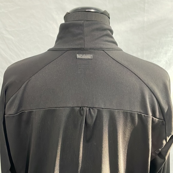 Columbia Sportswear Company Black Zip-Up - Picture 4 of 7